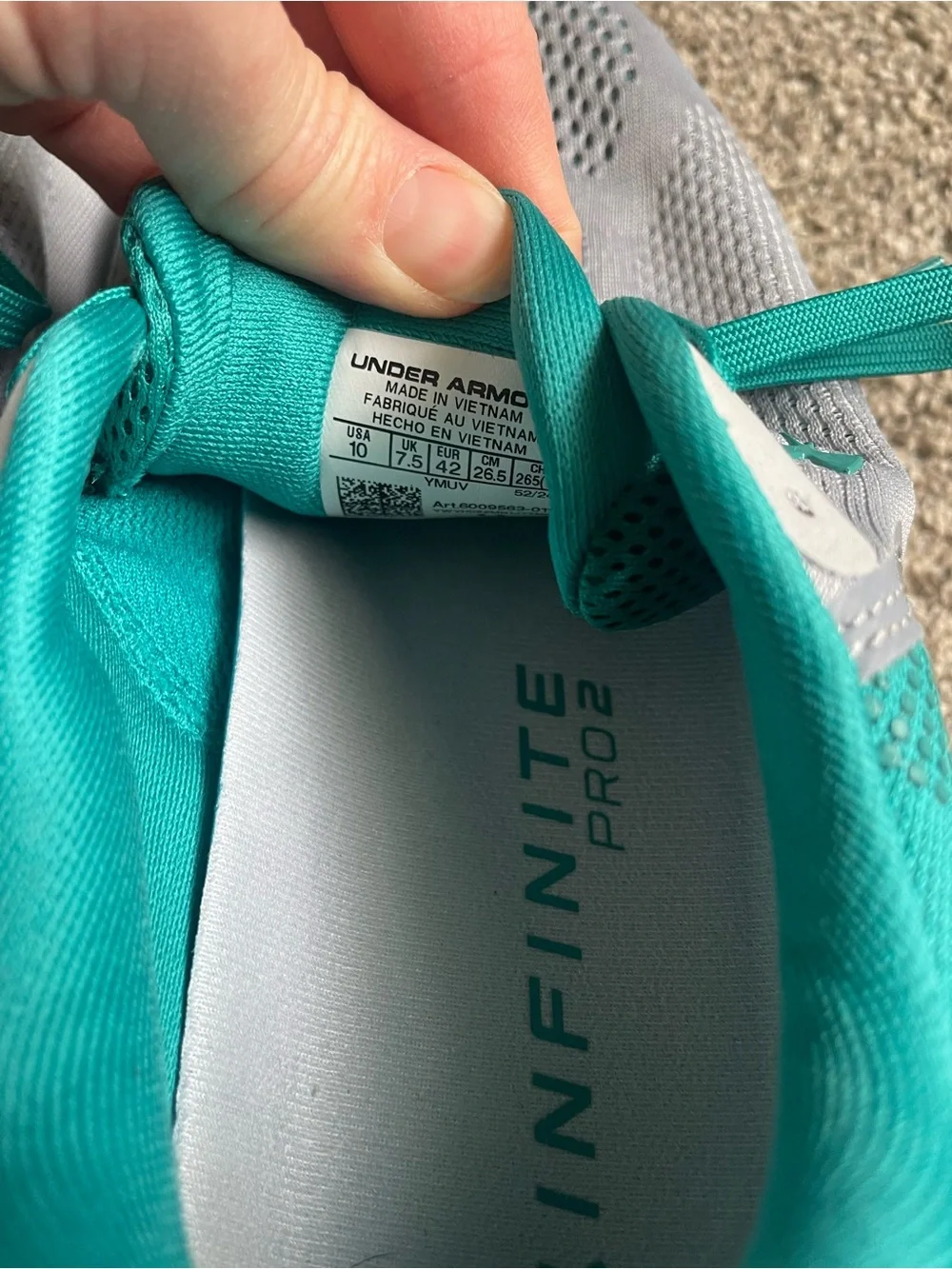 Under Armour Women’s Teal and Light Gray Infinite Pro 2 Running Shoes Size 10